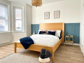 Bright & spacious 1 Bedroom Apartment, SLEEPS 3